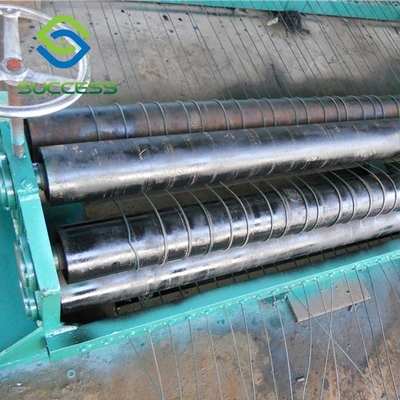 La Chine Versatilité 3Kw moteur principal machine de treillis métalliques hexagonales avec moteur de traverse de 0,75Kw / diamètre de rouleau de 800 mm fournisseur