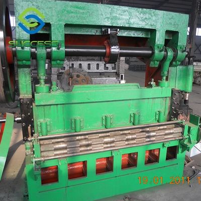 La Chine Machine de fabrication de métaux en acier inoxydable pour matériaux de construction décoratifs fournisseur
