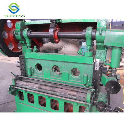 La Chine Machine métallique en acier inoxydable en forme de trou carré pour une épaisseur de 0,5 à 8 mm fournisseur
