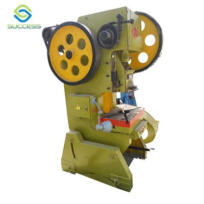 La Chine Équipement de production de clôtures de pointe avec un angle de soudage de 90° et une épaisseur de soudage de 1,0 à 3,0 mm fournisseur