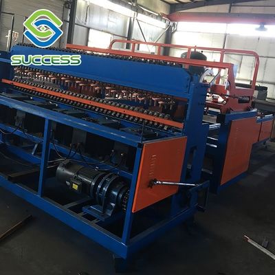 La Chine AC220V / 50Hz alimentation en électricité machine de soudage à maillage de clôture 0-99s temps de soudage automatique pour le soudage lourd fournisseur