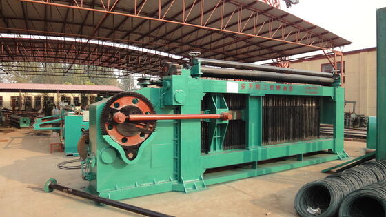 La Chine Équipement de treillis métallique durable pour la production et la construction de gabions fournisseur